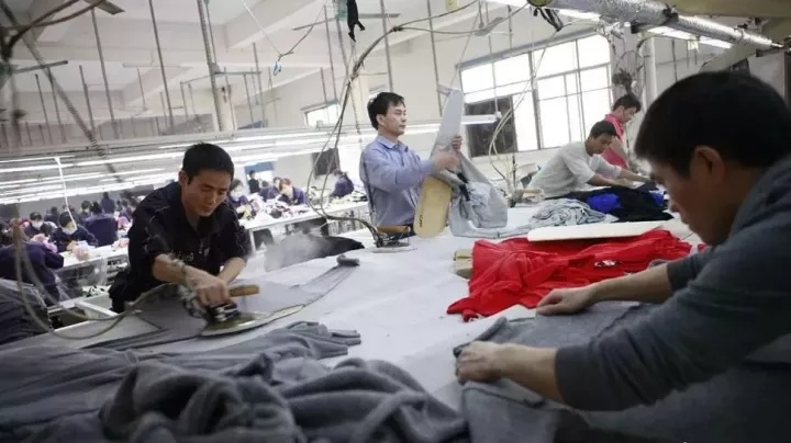 义乌外贸服装加工厂70%都没工开?只因受贸易战影响.